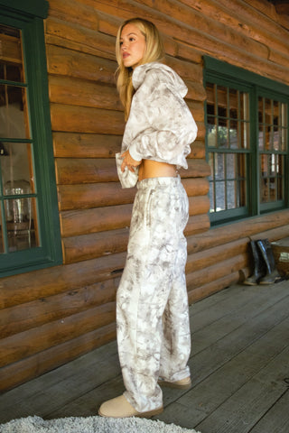 Ava Fleece Sweatpants in Woodland Camo