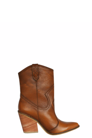Stivali Leather Boots in Tan